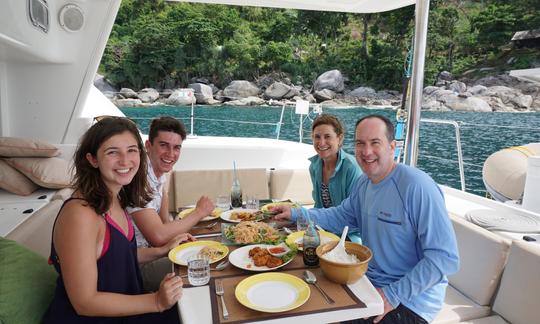 Alquiler de catamarán de crucero Lagoon 440 para hasta 8 personas en Phuket, Tailandia