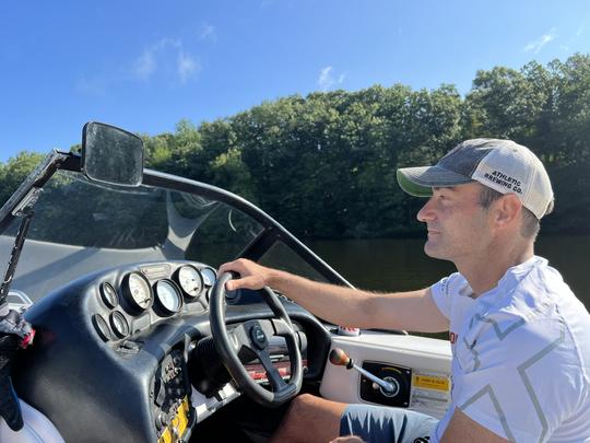 Bote de esquí Nautique de 20 pies: instrucción de esquí, tubing, pesca y diversión en el lago Zoar