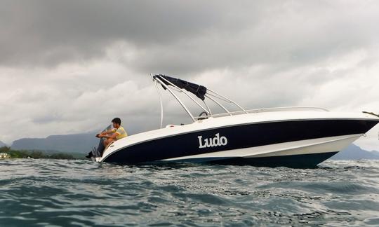 Alquiler de barco con cubierta en Rivière Noire