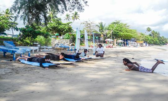 Profitez des vagues de la baie d'Arugam ! Réservez un cours de surf avec nous !