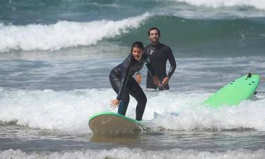 Cours de surf offerts pendant les fêtes à Agadir, au Maroc