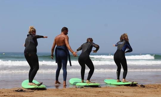 Cours de surf offerts pendant les fêtes à Agadir, au Maroc