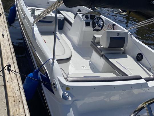 Hurricane Sundeck Sport 205 : louez l'aventure côtière sur Getmyboat