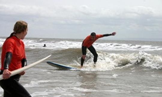 Clases de surf para surfistas principiantes, intermedios y avanzados en Gales, Reino Unido