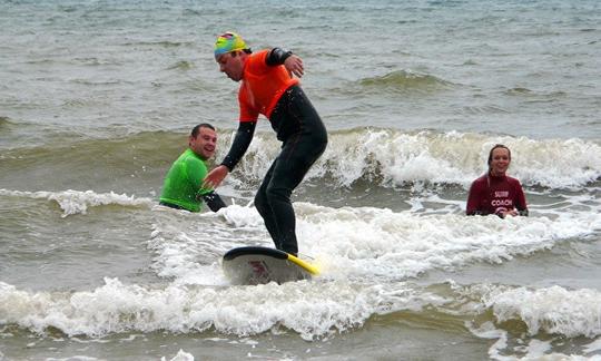 Clases de surf para surfistas principiantes, intermedios y avanzados en Gales, Reino Unido