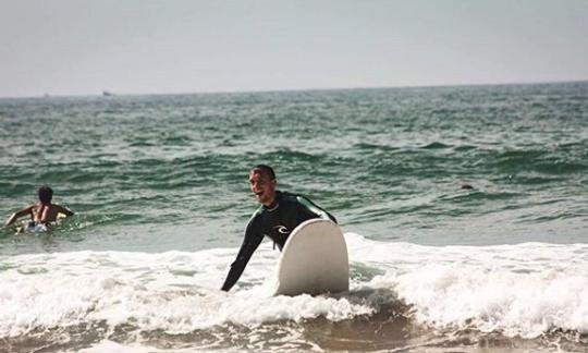 Cours de surf amusants avec des moniteurs qualifiés à Tamraght, au Maroc !