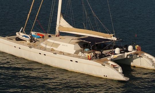 Catamarã à vela Lonestar Charter de 85 pés nas Ilhas Anambas, Tailândia, Mianmar, Malásia e outros destinos do Oceano Índico