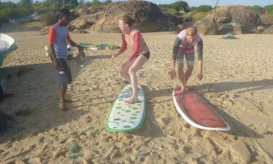 Aulas de surf com instrutores profissionais em Colombo, Sri Lanka