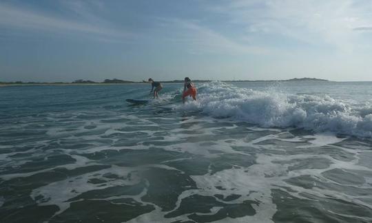 Aulas de surf com instrutores profissionais em Colombo, Sri Lanka