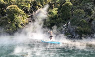 Prancha de remo em Rotorua - Simply Epic Tours