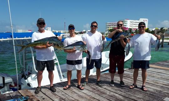 Location de pêche privée pour 6 personnes sur un bateau Imemsa de 29 pieds à Cancún