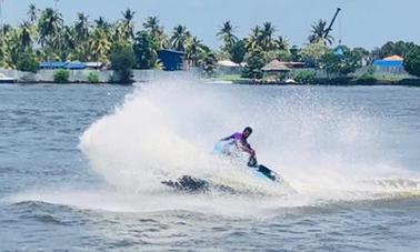 Dirija um jet ski de marca em Aluthgama, Sri Lanka