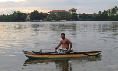 Experimente uma turnê calma e estável em Aluthgama, Sri Lanka! Reserve uma canoa!