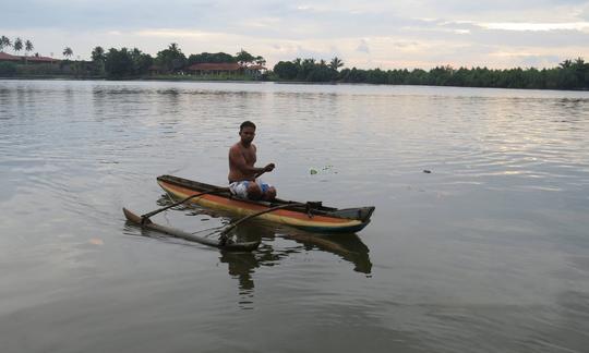 Experimente uma turnê calma e estável em Aluthgama, Sri Lanka! Reserve uma canoa!