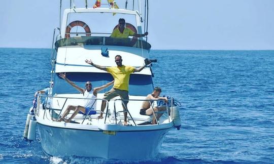 Location de yacht à moteur de luxe de 35 pieds pouvant accueillir jusqu'à 12 personnes à Las Galletas, Espagne