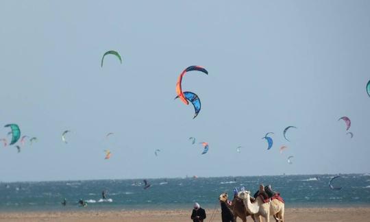 Aulas de kitesurf com instrutor profissional em Dakhla, Saara Ocidental