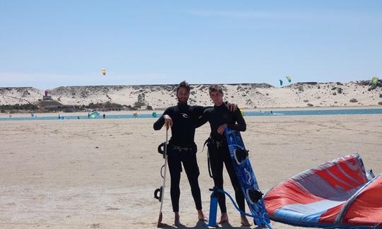 Aulas de kitesurf com instrutor profissional em Dakhla, Saara Ocidental