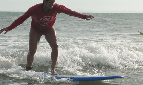 Clases de surf privadas y grupales con instructor profesional en Phan Thiet, Vietnam