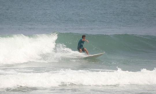 Clases privadas de surf con instructor profesional en Bali, Indonesia