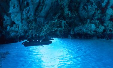 Visite des grottes bleues et vertes de Hvar