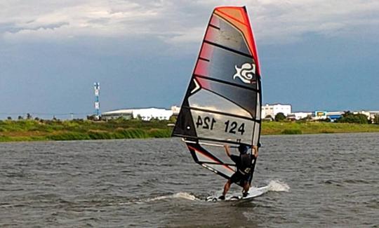 Aprenda a praticar windsurf ou vela básica com instrutores certificados em Bangkok, Tailândia!