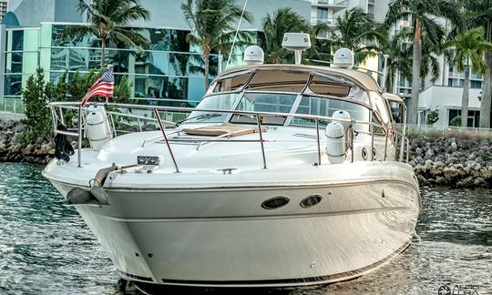 Yate a motor Searay Sundancer de 42'. 