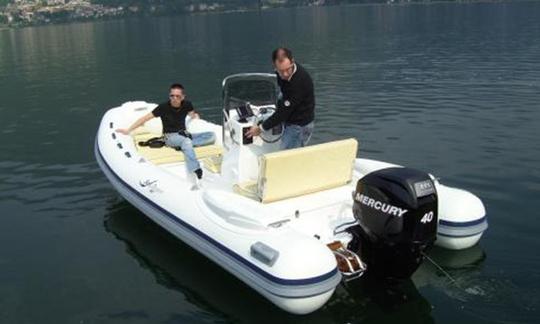 Alugue e dirija um barco inflável 490 Sea Dragon em Giardini Naxos