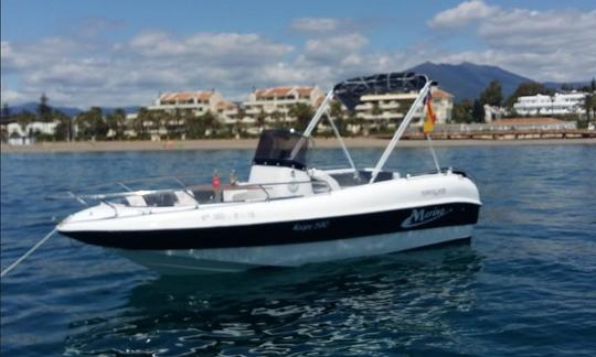 Console centrale Marine 19 à Giardini Naxos (capacité de 6 personnes assises)