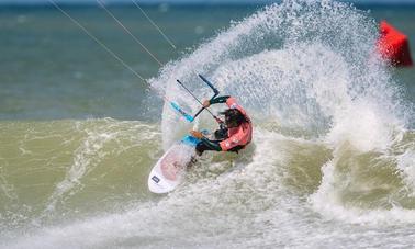 Cours de kitesurf avec un instructeur professionnel certifié offerts à Essaouira, au Maroc