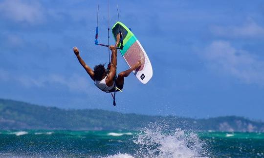 Aulas de kitesurf com instrutor profissional certificado oferecidas em Essaouira, Marrocos