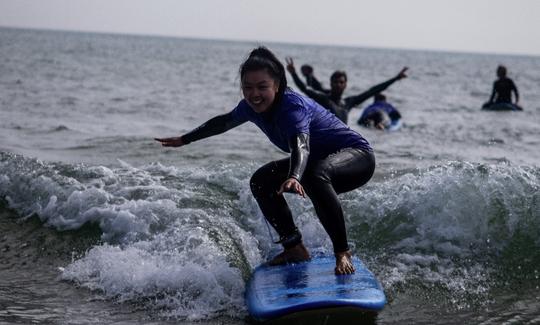 Cours de surf à Cascais, Portugal