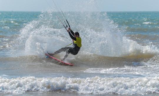 Cours de kitesurf avec des instructeurs professionnels à Essaouira, Maroc