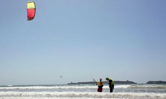 Cours de kitesurf avec des instructeurs professionnels à Essaouira, Maroc