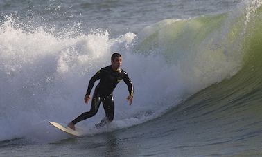 7 noches de clases de surf con instructor profesional en Lourinhã, Portugal