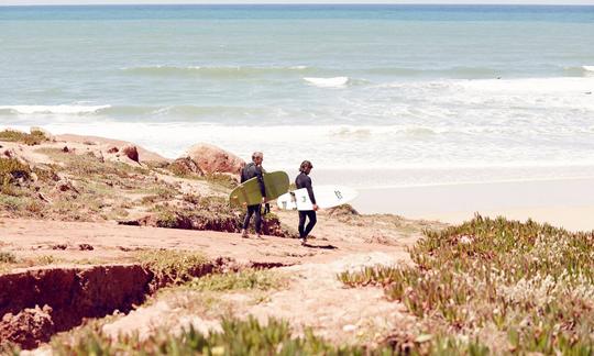 7 noites de aulas de surf com instrutor profissional na Lourinhã, Portugal