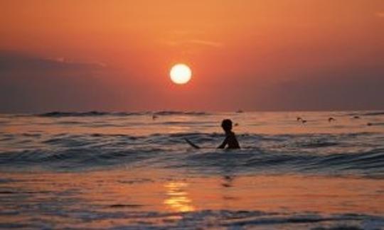 Cours de surf dans la province de Guanacaste, Costa Rica