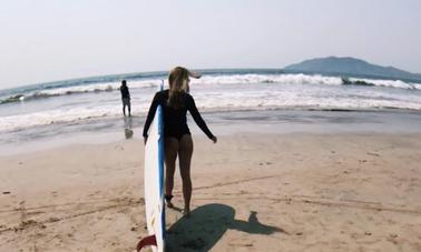 Aulas de surf na província de Guanacaste, Costa Rica