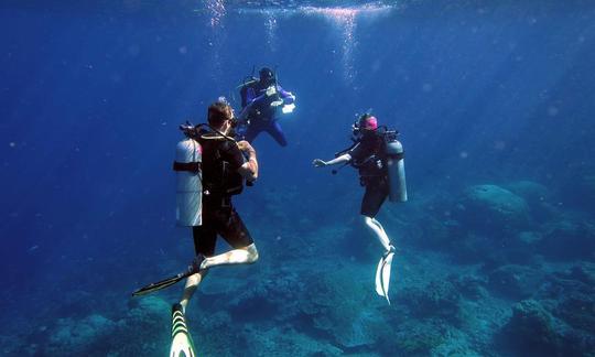 Viagem de mergulho com o Dive Master Guide nas Ilhas Perhentian, Malásia