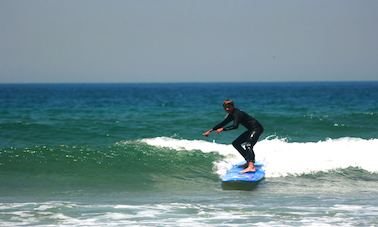 Aulas particulares de surf com instrutor profissional em Tânger, Marrocos