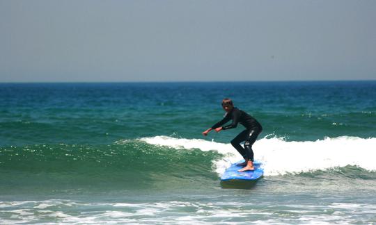 Cours de surf privés avec un instructeur professionnel à Tanger, Maroc