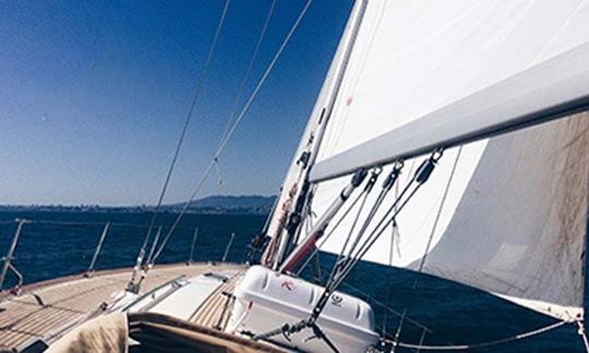 Sail and have fun in Cascais aboard São Nicolau sailboat