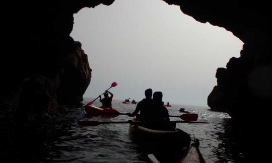 Únete a nosotros para divertirte y disfrutar de una aventura en kayak en Dénia, España