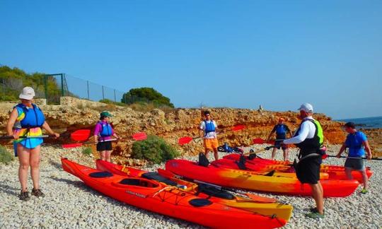 Únete a nosotros para divertirte y disfrutar de una aventura en kayak en Dénia, España