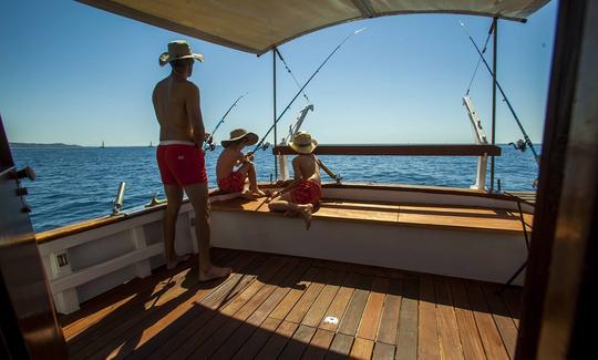 Location privée à bord d'un chalutier de 43 pieds pour 12 personnes à Formentera, Espagne