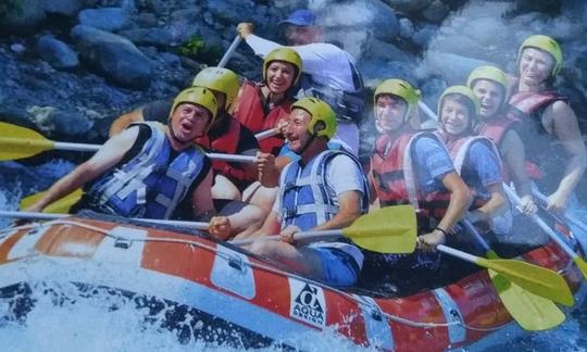 Increíble rafting en aguas bravas en Antalya, Turquía