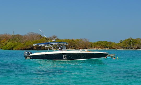 38 feet speedboat to hit Rosario Islands & Barú in style