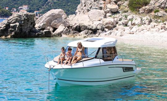 Merry Fisher 795 Cuddy Cabin Yacht in Sumartin, Croatia