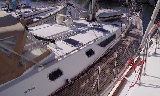 Jeanneau Sun Odyssey 52.2 en alquiler en Kalamaki Marina, Atenas, Grecia