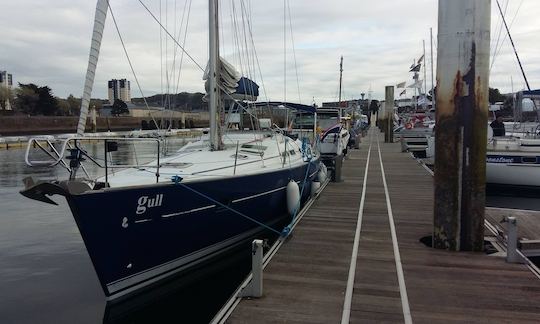 Oceanis 423 "Gull" Sailboat for 10 People in Southampton