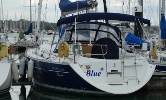 Beneteau Oceanis Clipper 361 Sailing Yacht in Hamble-le-Rice, England